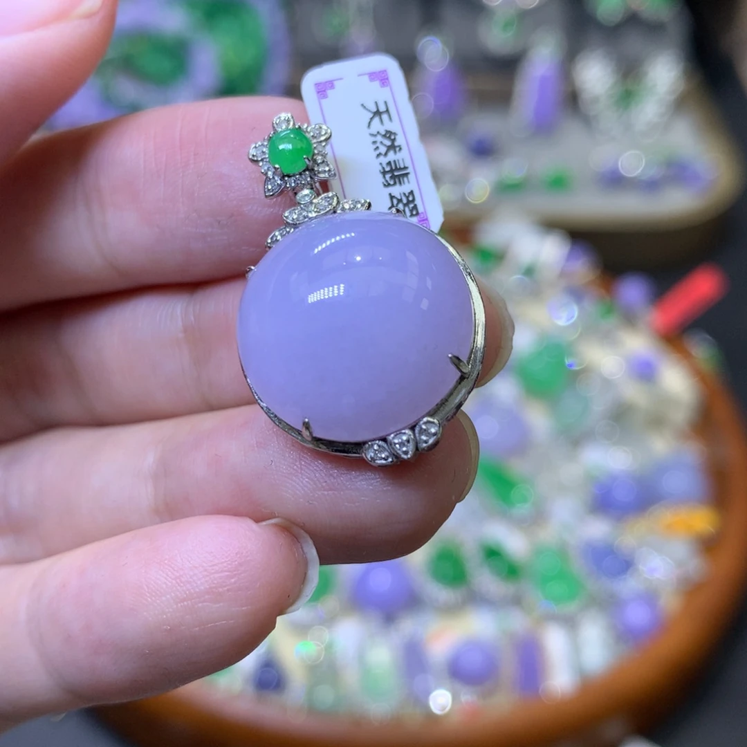 颈饰18K金镶嵌翡翠