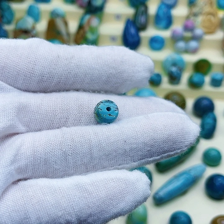 绿松石颈饰未镶嵌