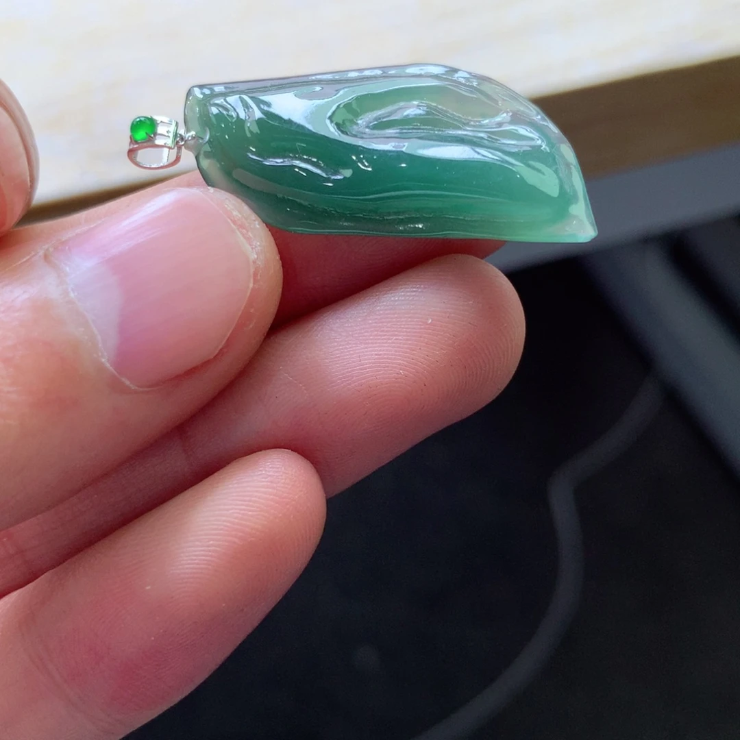 翡翠颈饰18K金镶嵌吊坠