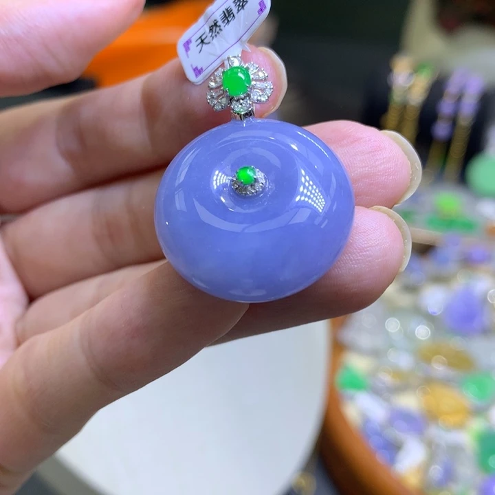 颈饰18K金镶嵌翡翠