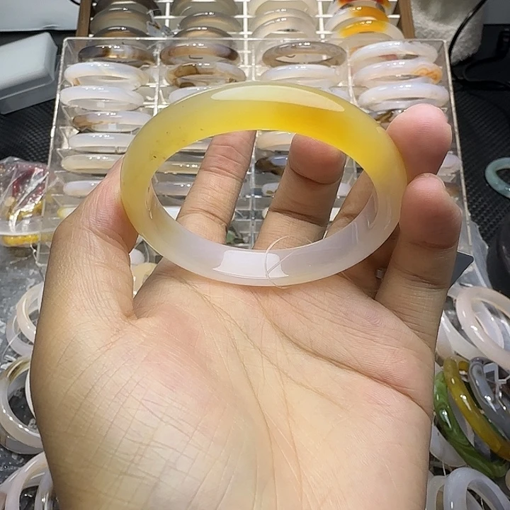 玛瑙/玉髓手镯未镶嵌51福利