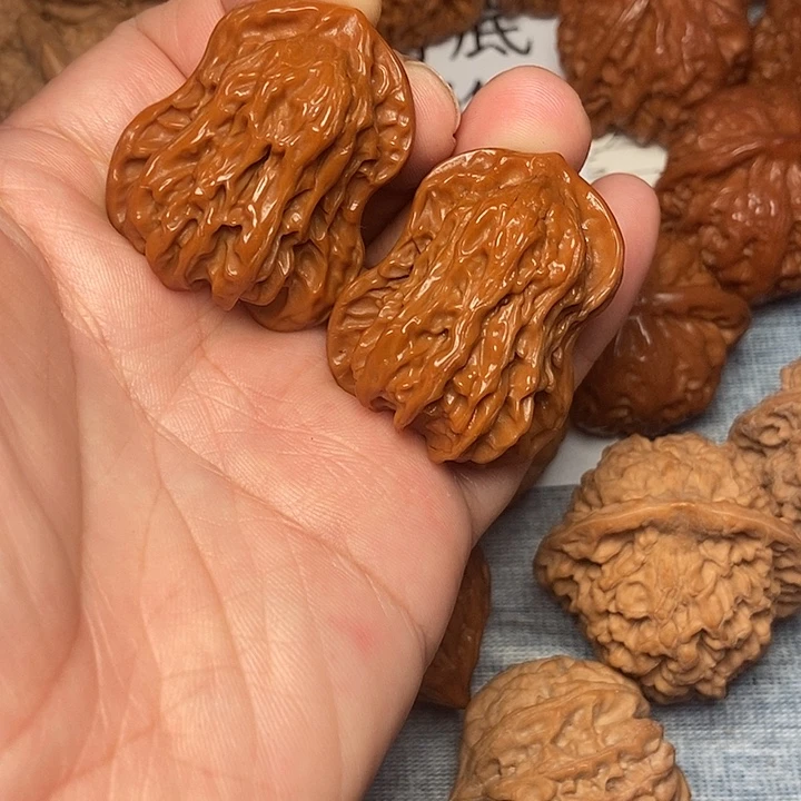 文玩核桃吊坠花生