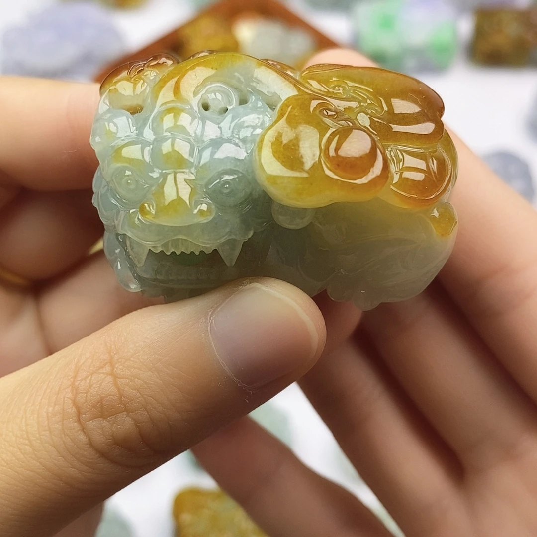 翡翠未镶嵌颈饰貔貅