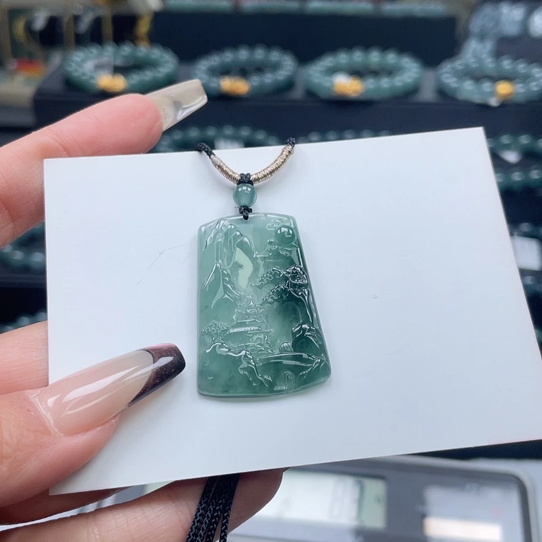 翡翠未镶嵌吊坠(赠链)