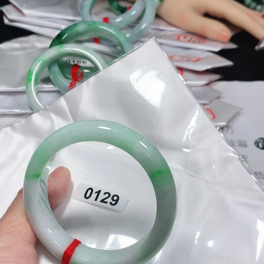 翡翠手镯未镶嵌天然缅甸A货翡翠手镯