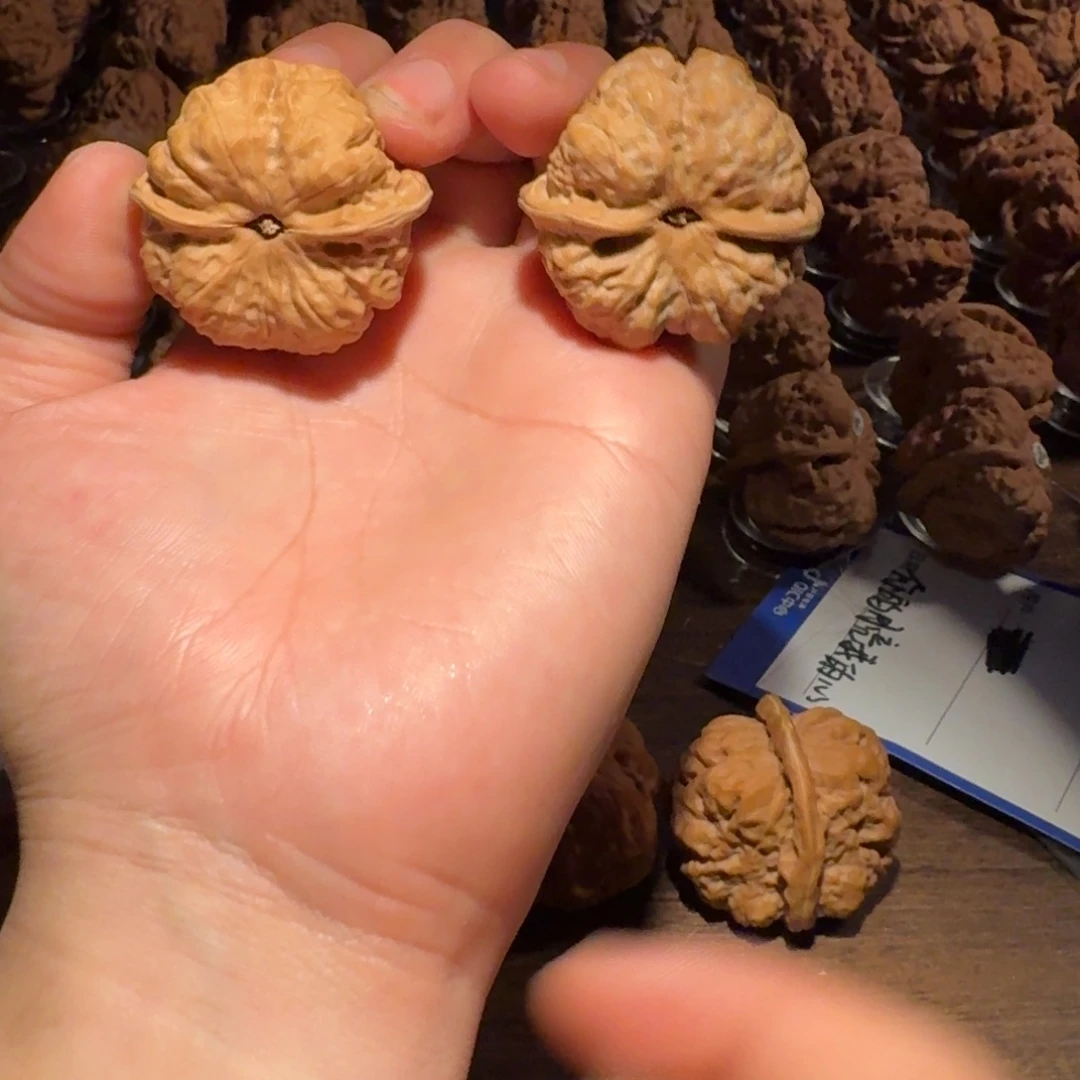 刘***强文玩核桃吊坠蛤蟆的眼睛是真的好看啊我的