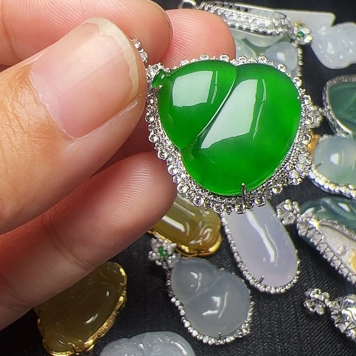 C***7翡翠18K金镶嵌吊坠(不含链)