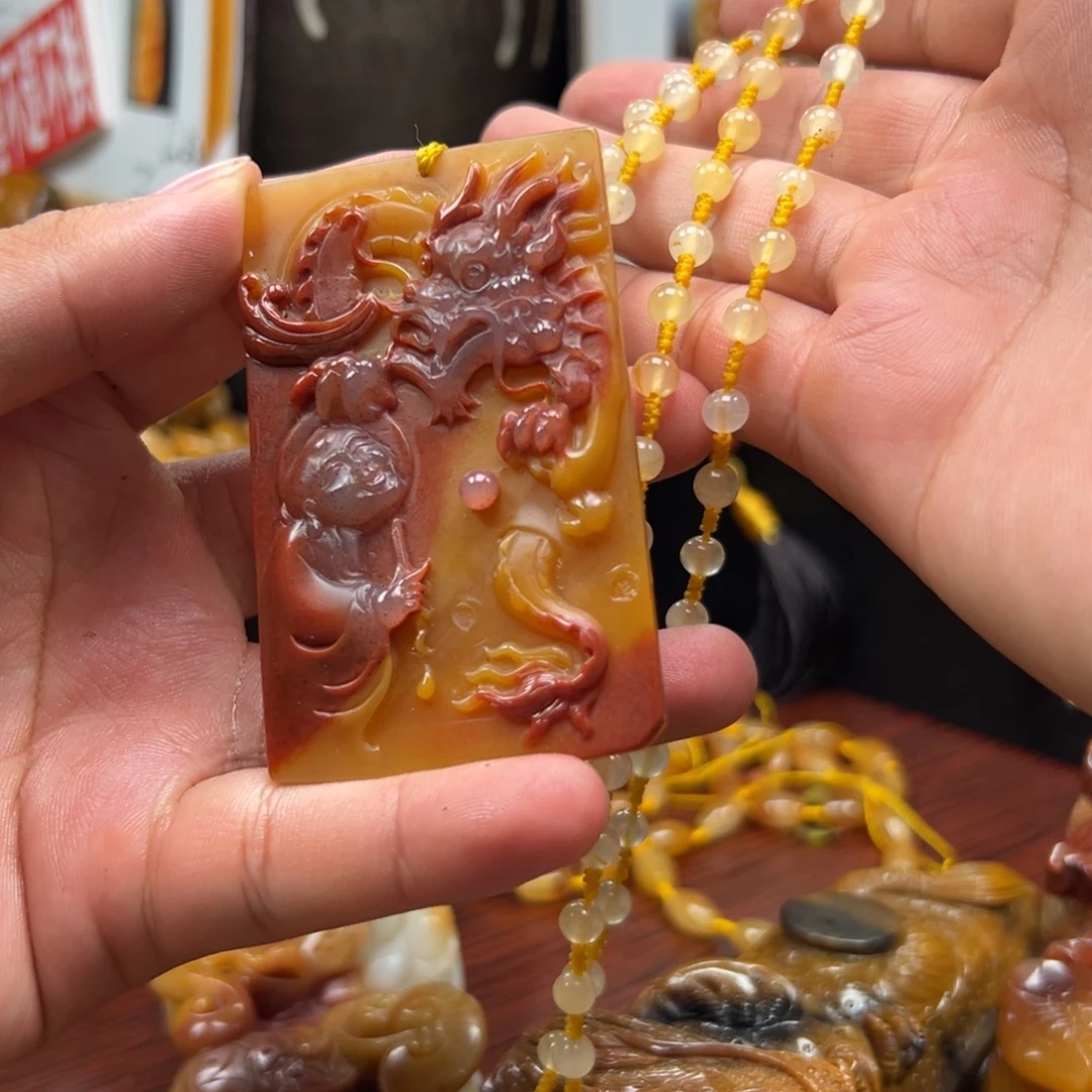 未镶嵌石英质玉（黄龙玉）黄龙玉