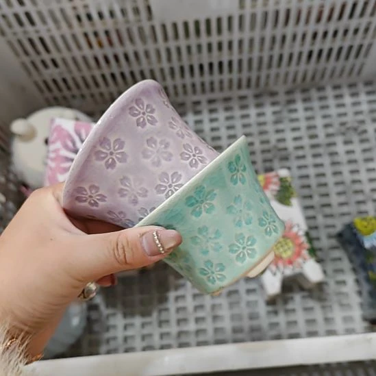 当场拍满15元发货不凑不发，花盆盆口不方不圆有针孔黑点是正常的，