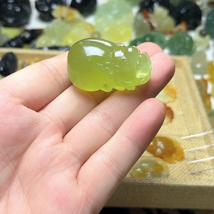 未镶嵌蛇纹石玉颈饰