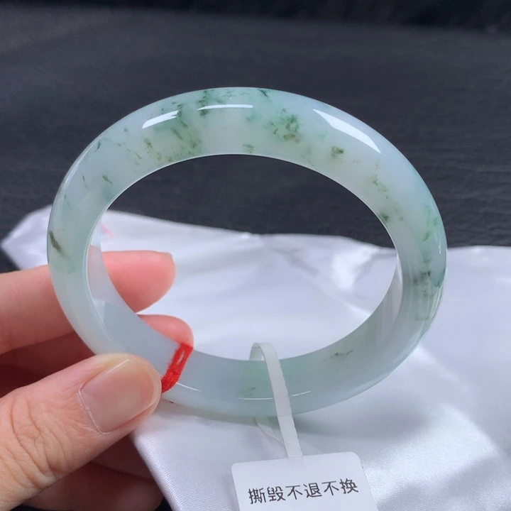 翡翠未镶嵌手镯