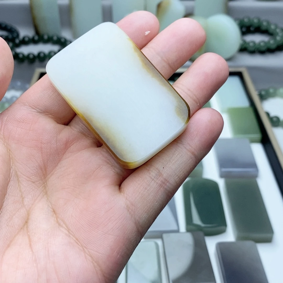 和田玉颈饰未镶嵌脚***狸