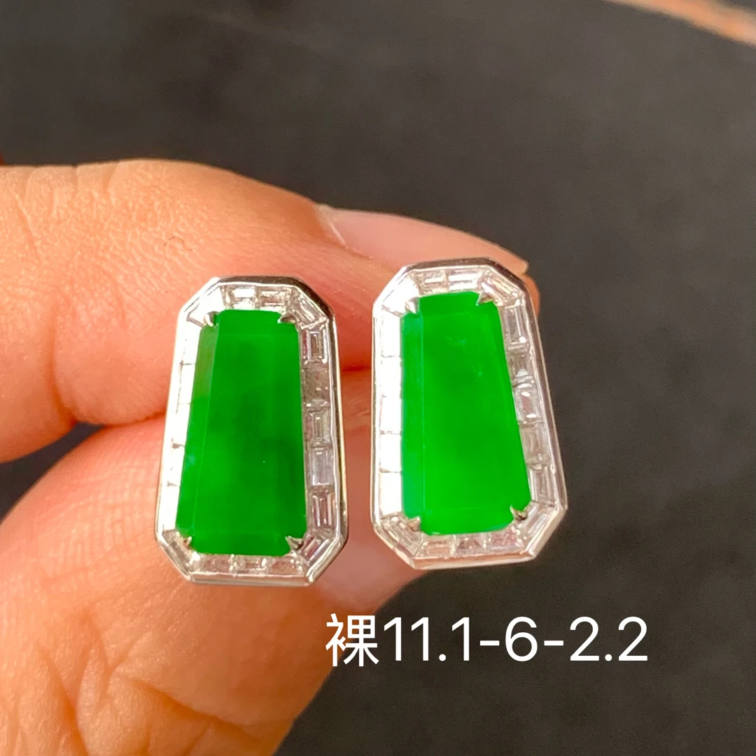 冰绿方糖天然翡翠耳钉 镶嵌精致 女生配饰