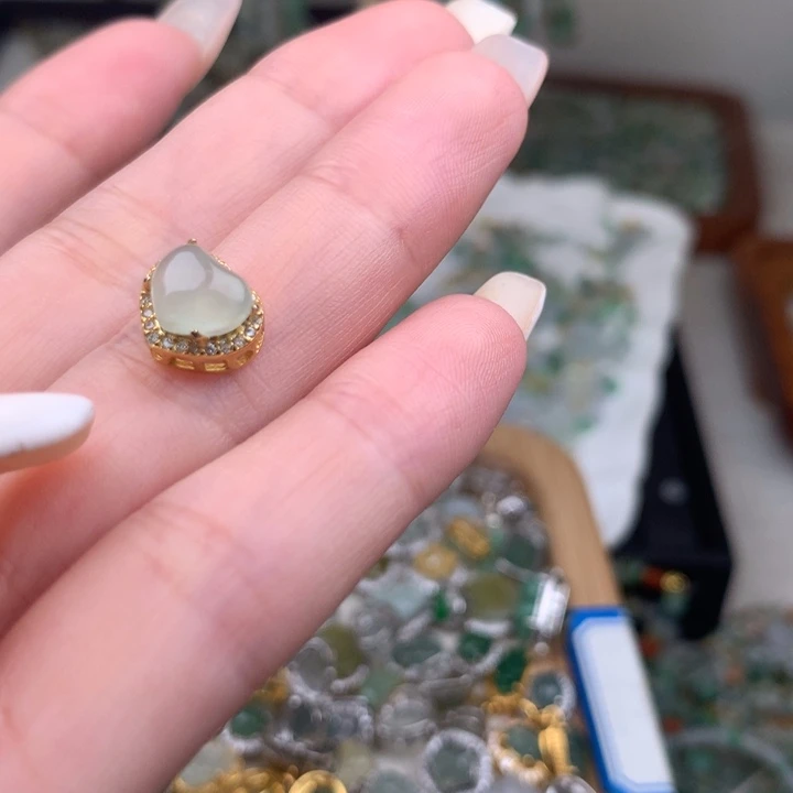 翡翠散珠奇**瑞爱心路路通