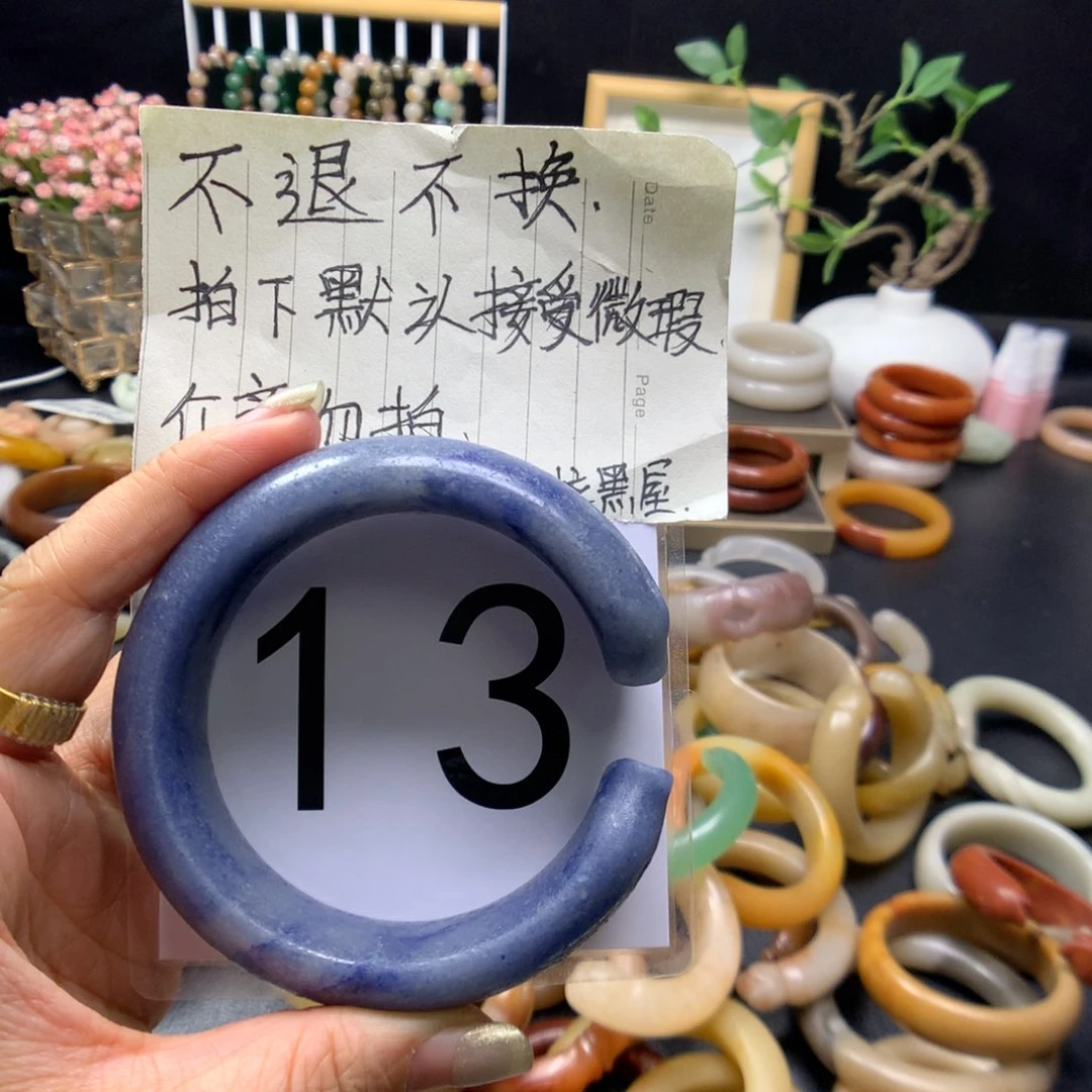 石英质玉手镯未镶嵌小*贝