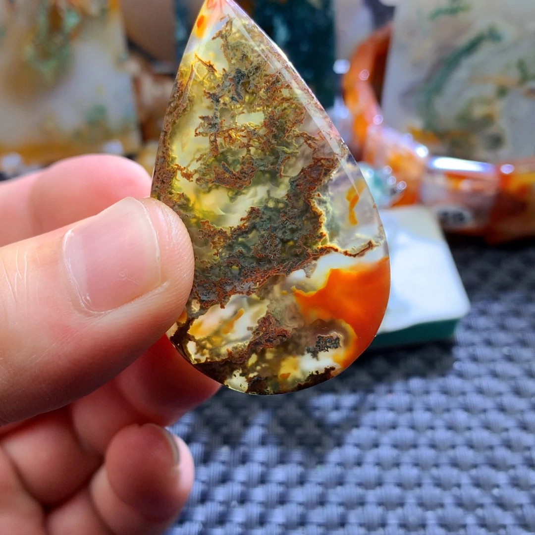 未镶嵌颈饰玛瑙/玉髓良*