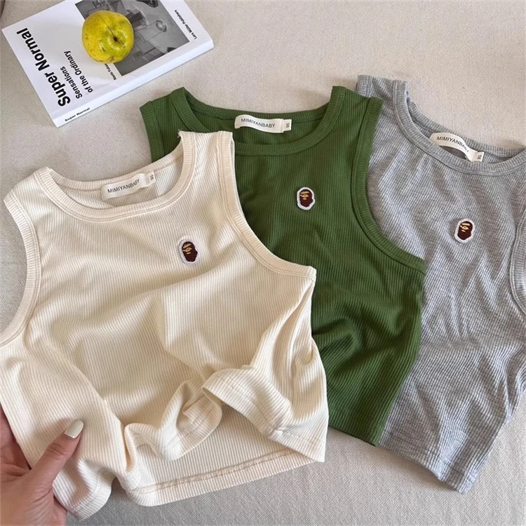 儿童黑色背心2025夏新款男女童潮牌弹力T纯色贴标无袖T恤宝宝刺绣