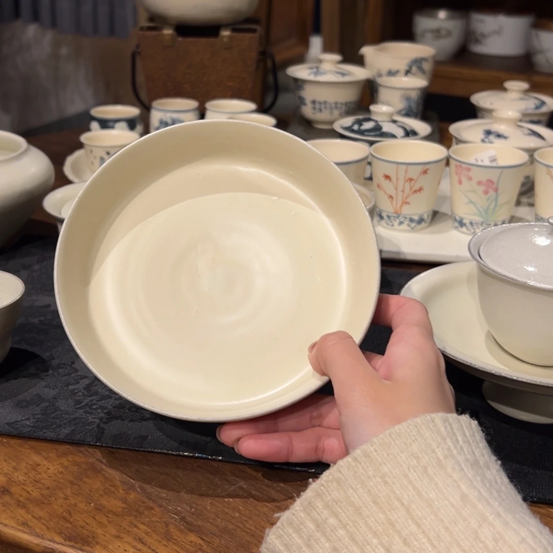 摆件陶瓷。    陶瓷。