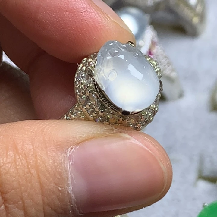 翡翠未镶嵌戒指铜托，卖裸石，需要二次镶嵌