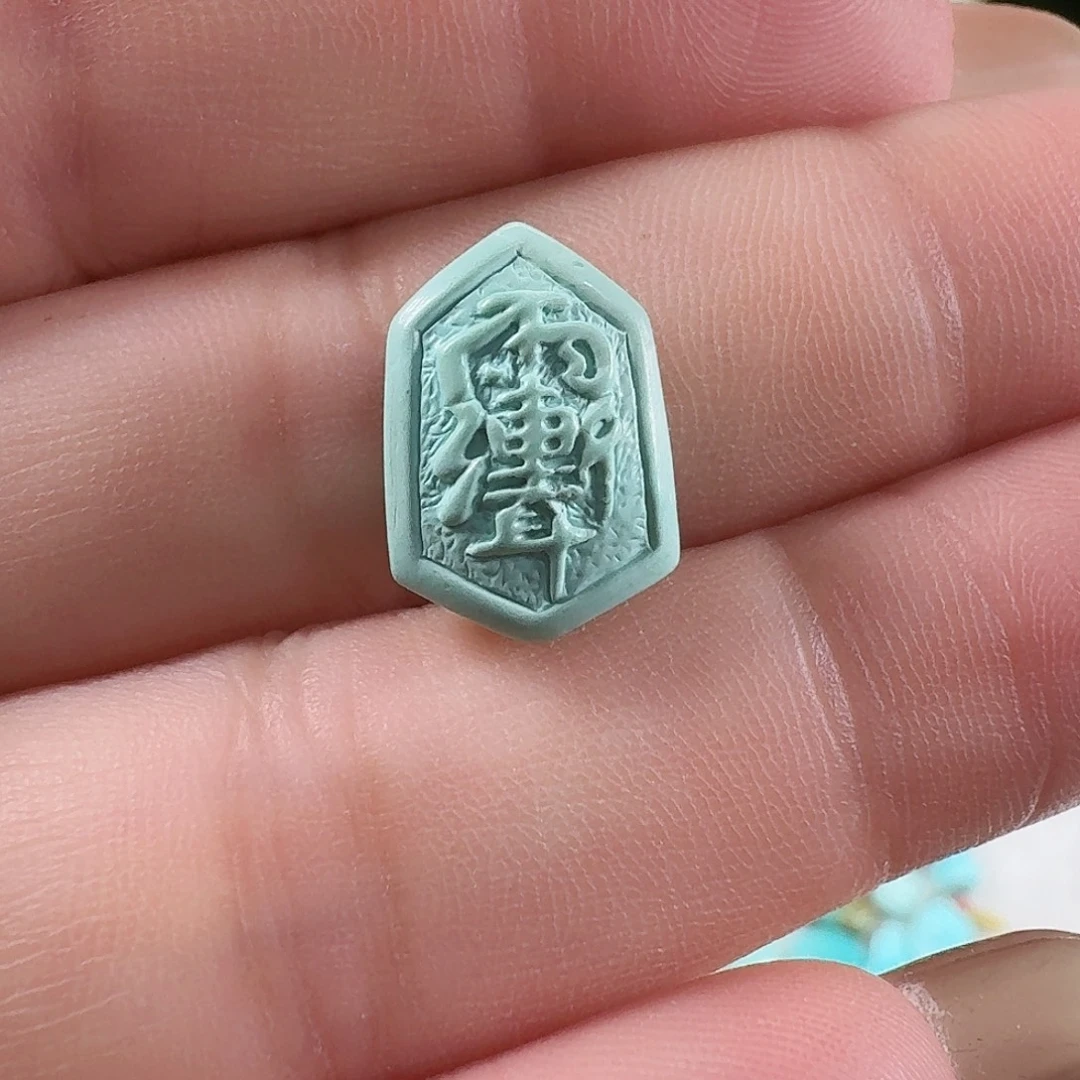 绿松石未镶嵌颈饰