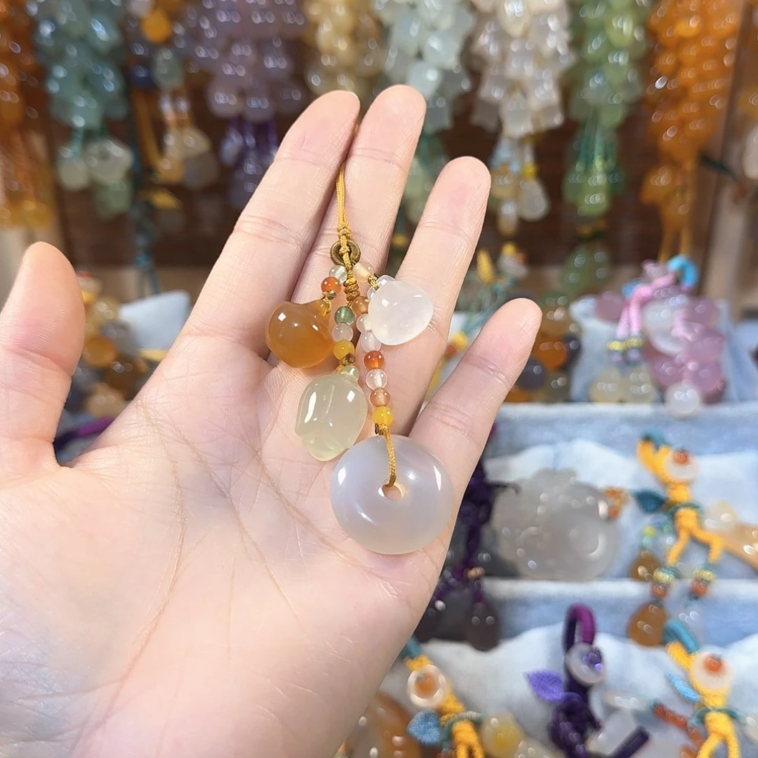 玛瑙/玉髓手机挂件福利款通货料子不挑带有包容点未镶嵌?*