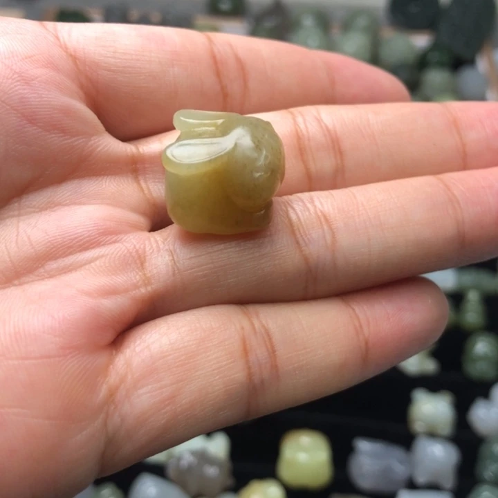 敏***速颈饰未镶嵌和田玉