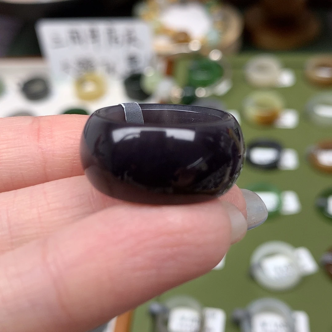 未镶嵌戒指和田玉