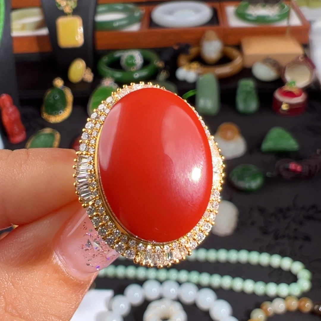 18K金镶嵌南红玛瑙戒指原矿锦红满色蛋面豪镶