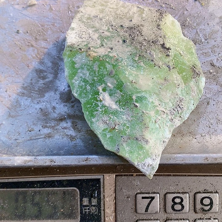 未镶嵌蛇纹石玉珠宝奇石