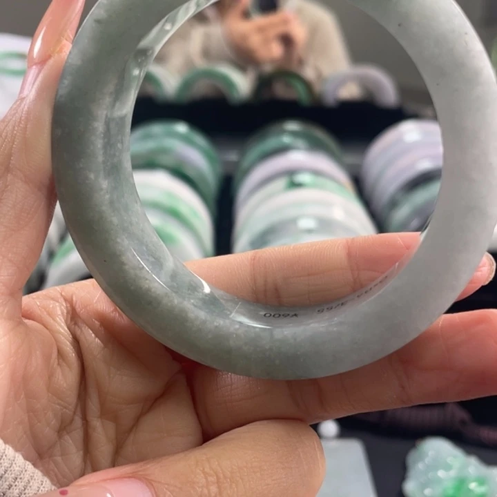 定制翡翠未镶嵌手镯