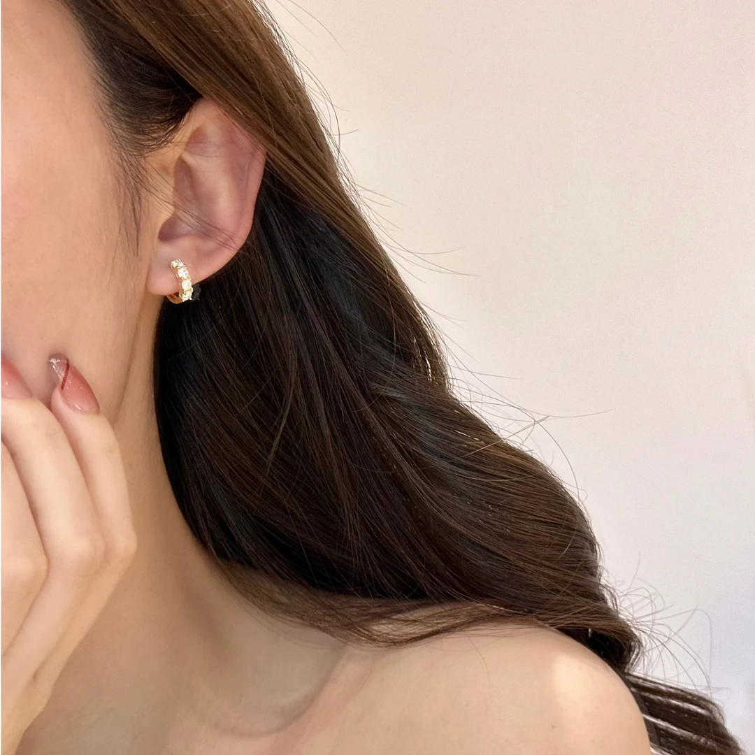 恒美娜 925银莫桑石耳饰 2025新款排镶耳钉耳扣百搭经典高级小巧