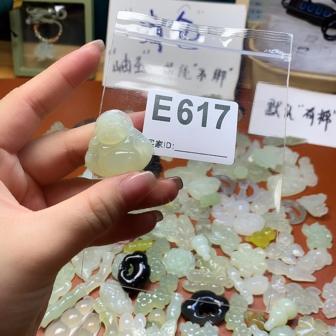 蛇纹石玉颈饰合金