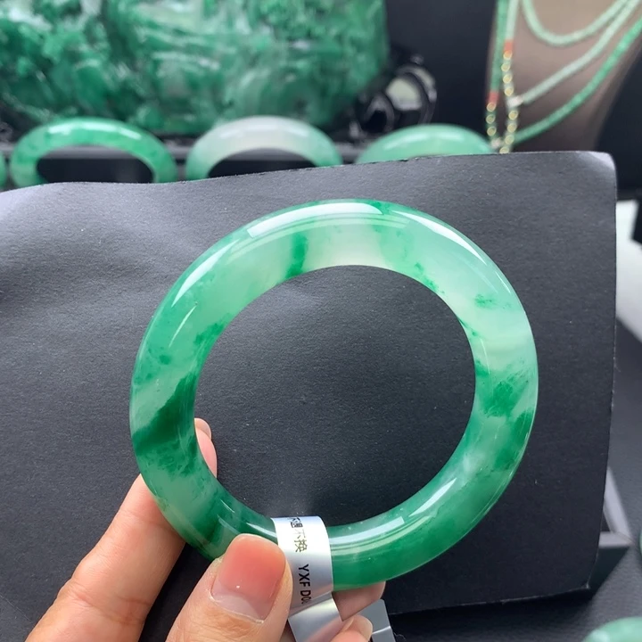 石英质玉未镶嵌手镯
