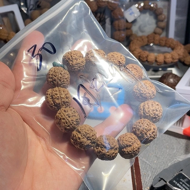 用***3吊坠金刚菩提蜂王