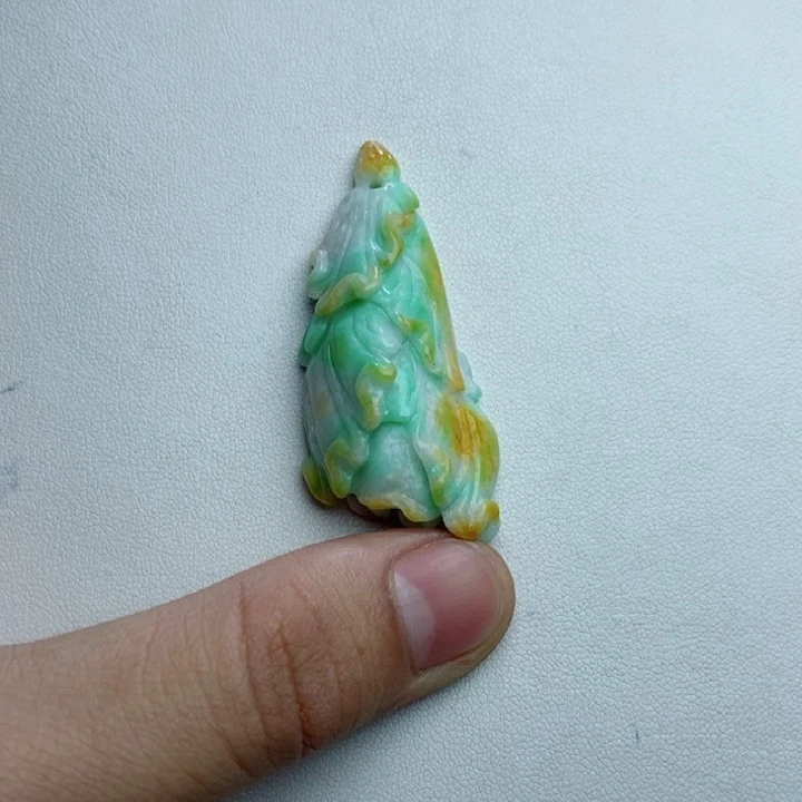 翡翠未镶嵌颈饰白菜
