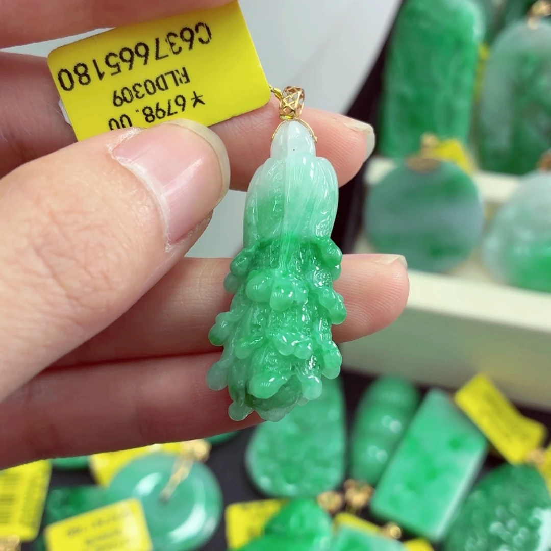 翡翠18K金镶嵌颈饰