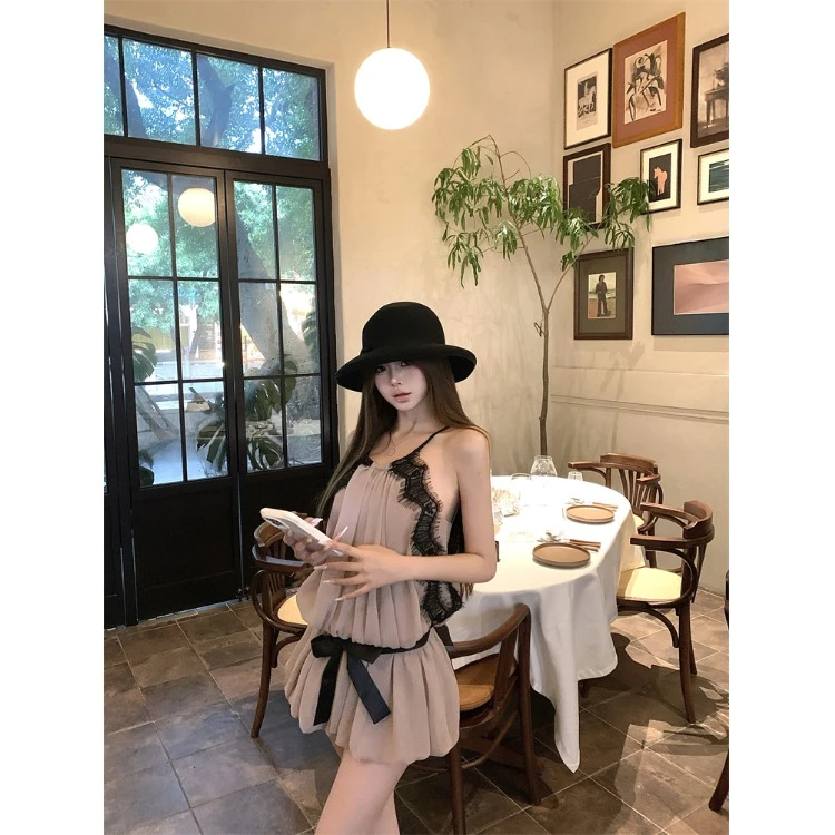 法式蕾丝拼接挂脖连衣裙女装2025秋季蝴蝶结收腰显瘦花苞裙短裙子