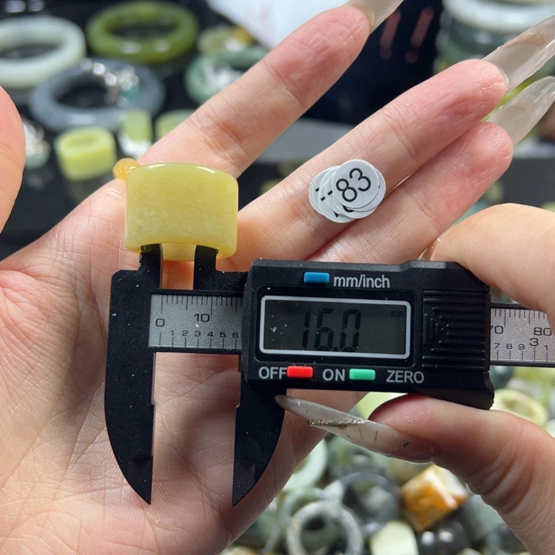 蛇纹石玉未镶嵌戒指