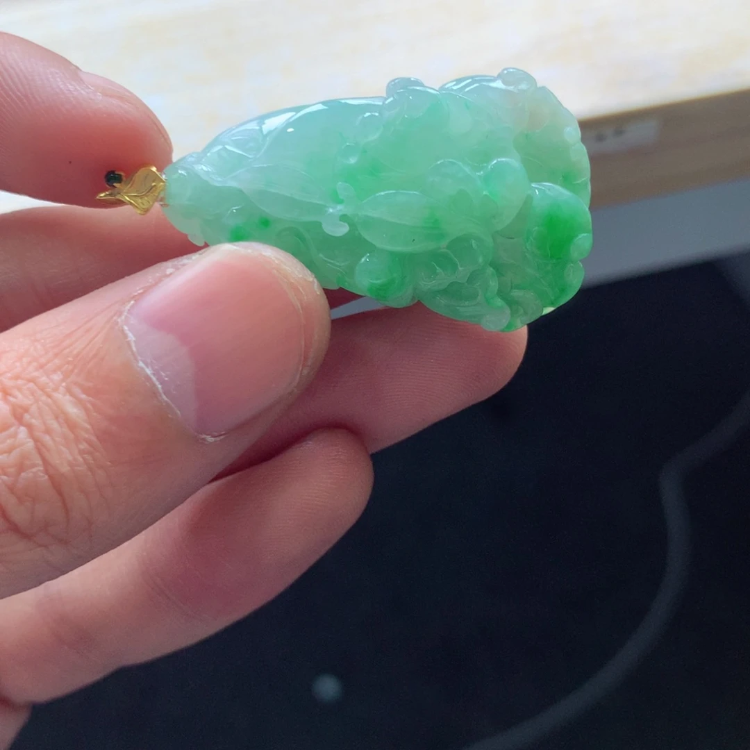 翡翠颈饰18K金镶嵌吊坠