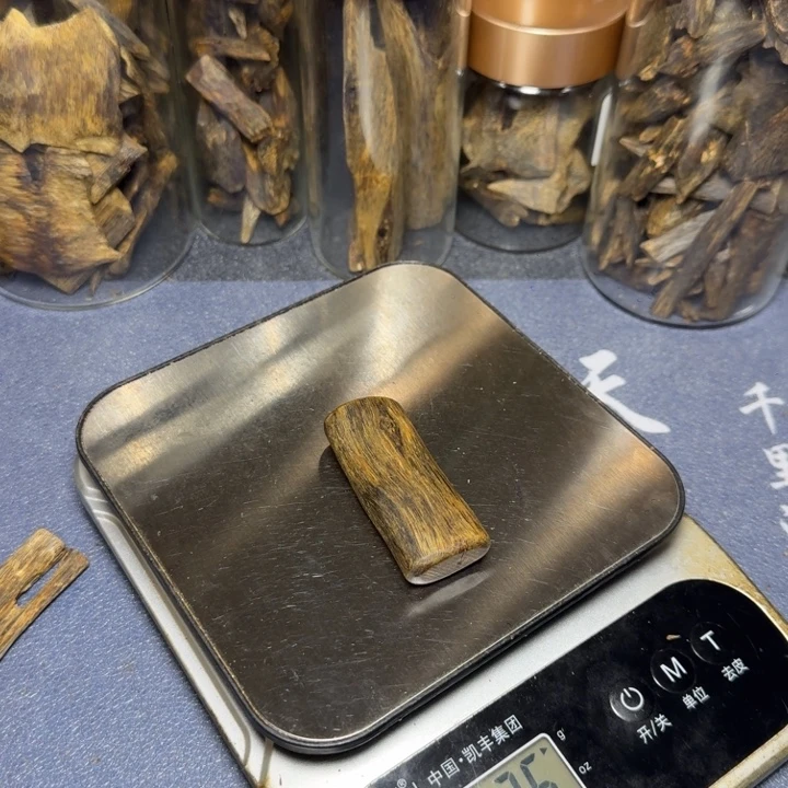 董****线香海南乌身老树心牌13克