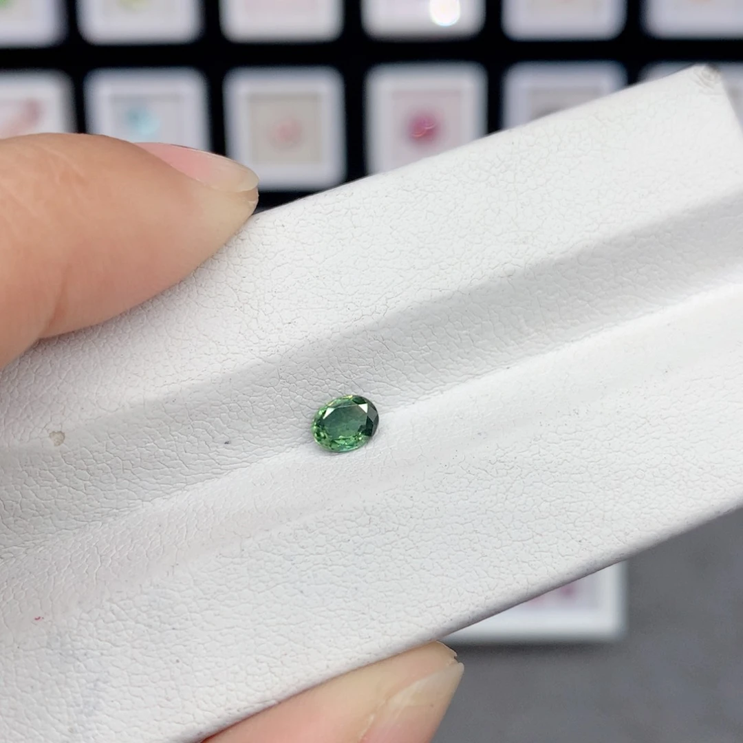 蓝宝石裸石未镶嵌4*5mm