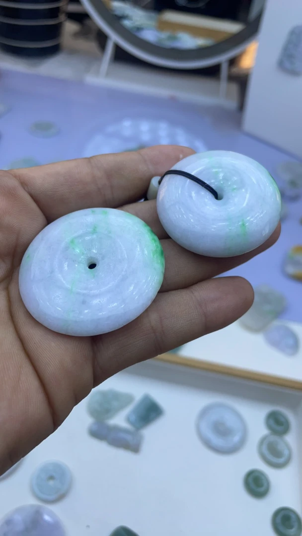 天然缅甸翡翠吊坠