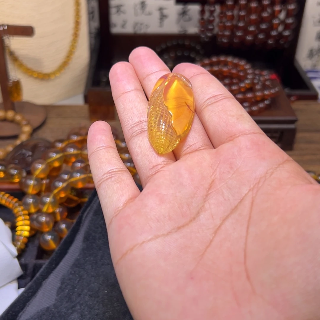 琥珀未镶嵌颈饰玉米
