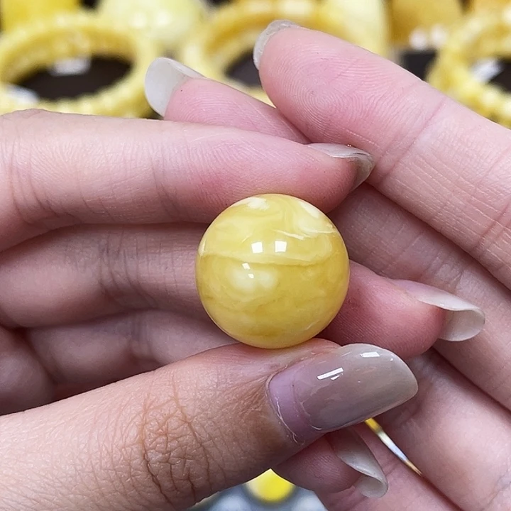 琥珀未镶嵌裸石18.2mm瑕