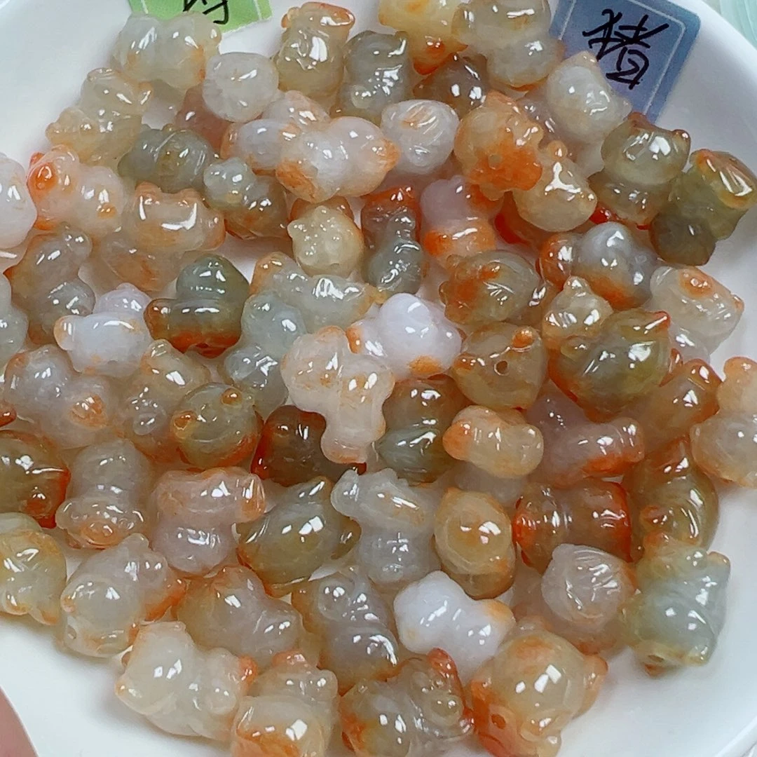 翡翠散珠翡翠生肖马，猪一个