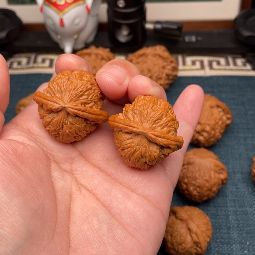 把件文玩核桃全品红皮白狮子34