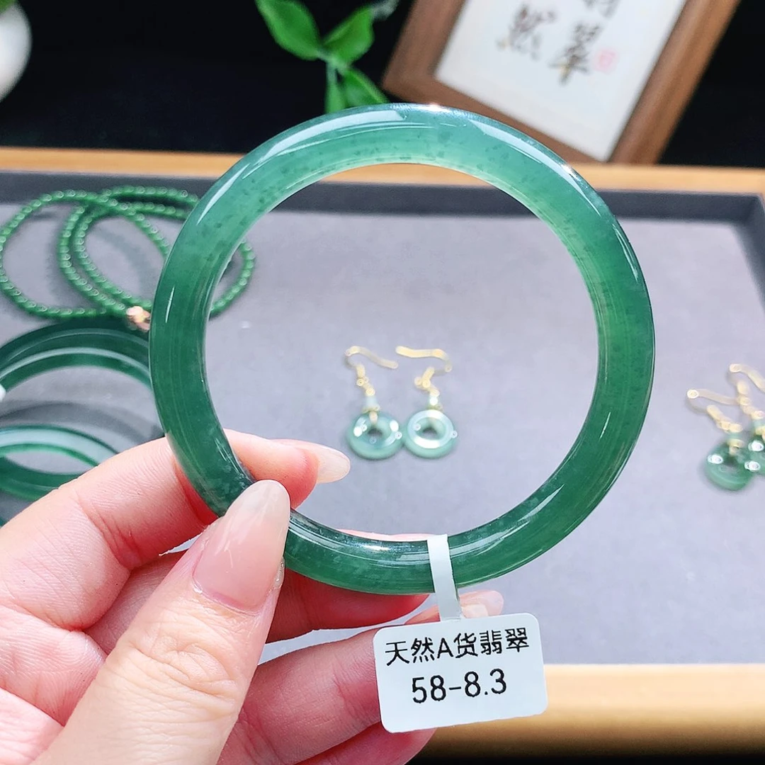 翡翠手镯（圆镯）未镶嵌