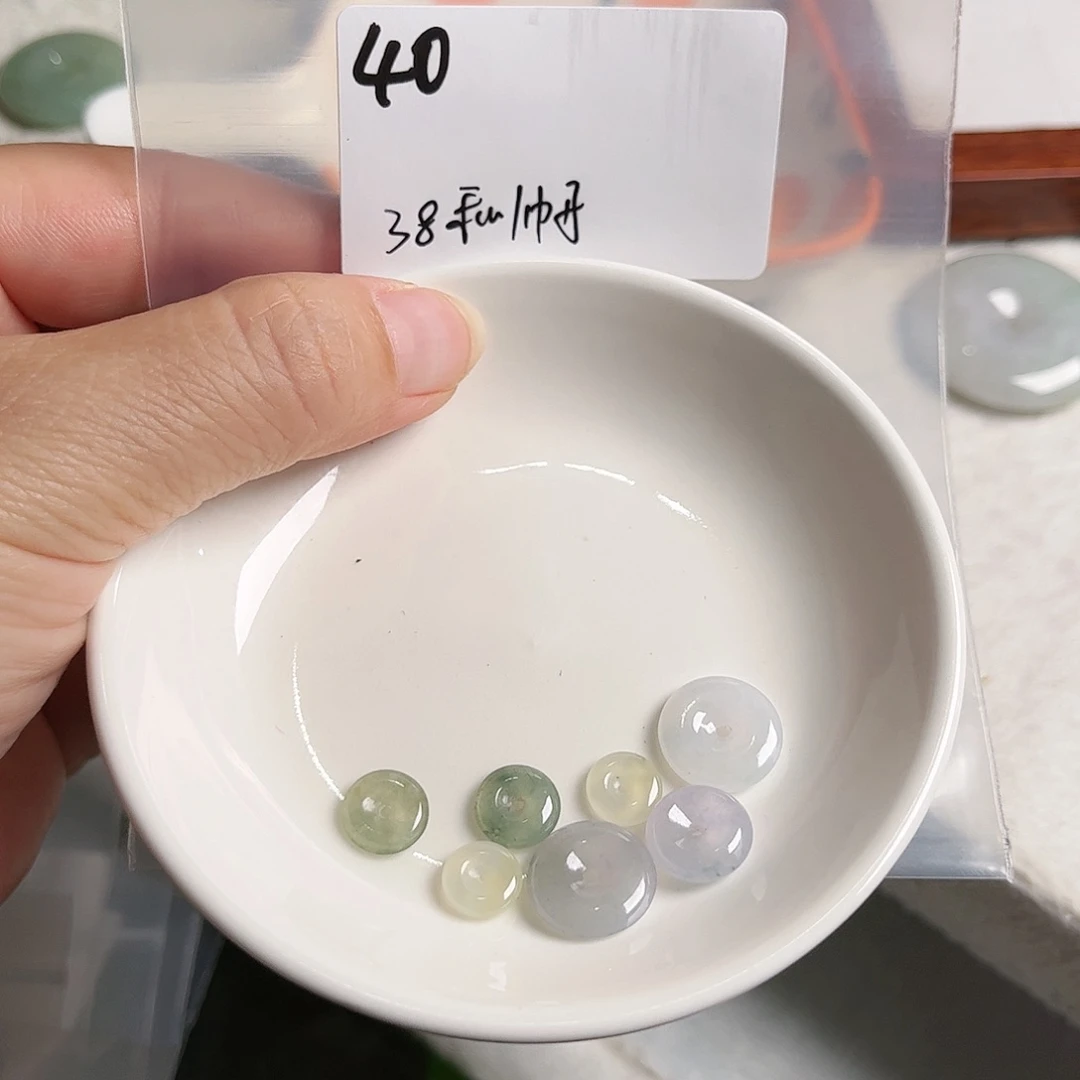 翡翠未镶嵌颈饰和****红不
