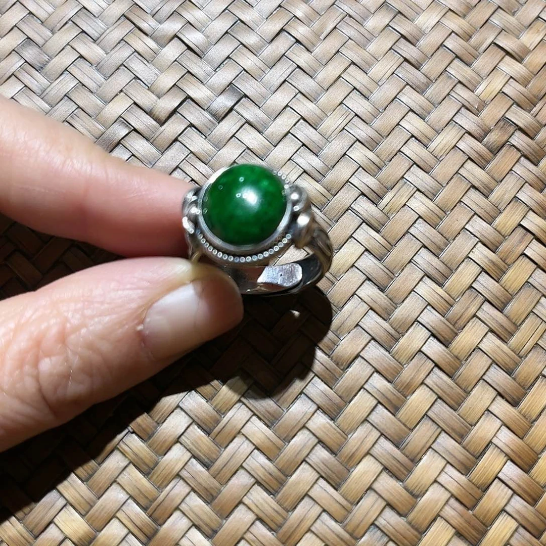 翡翠戒指合金个性十足时尚