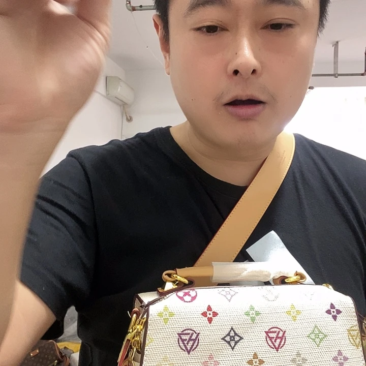 鳄鱼皮（革）犏牛皮（革）